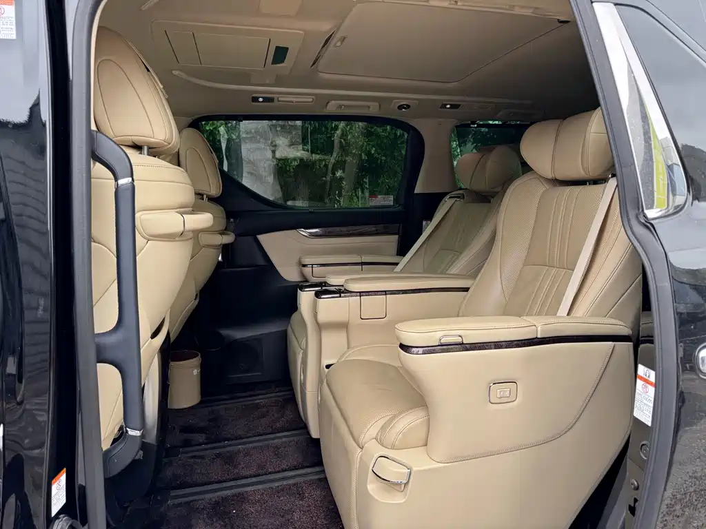 Toyota Alphard 2022 — фото 11