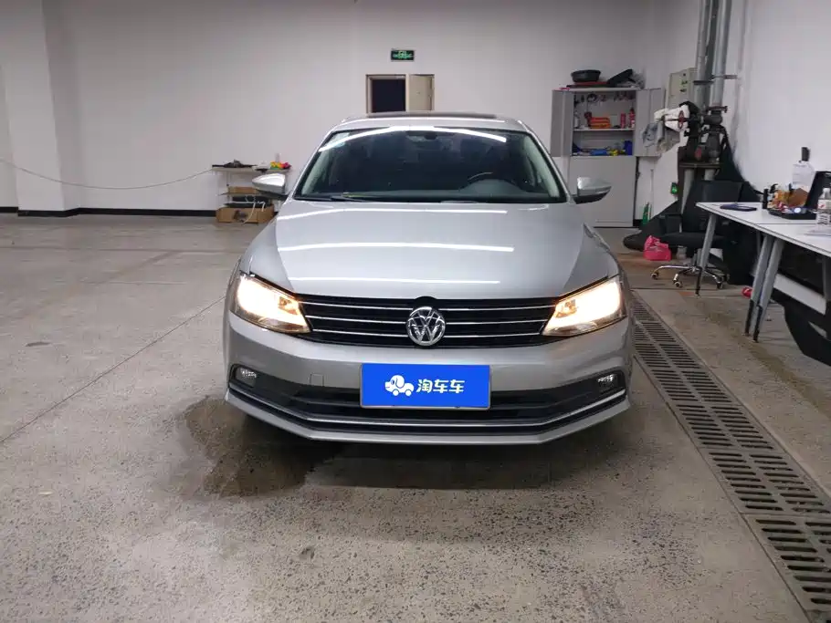 Volkswagen Sagitar 2018