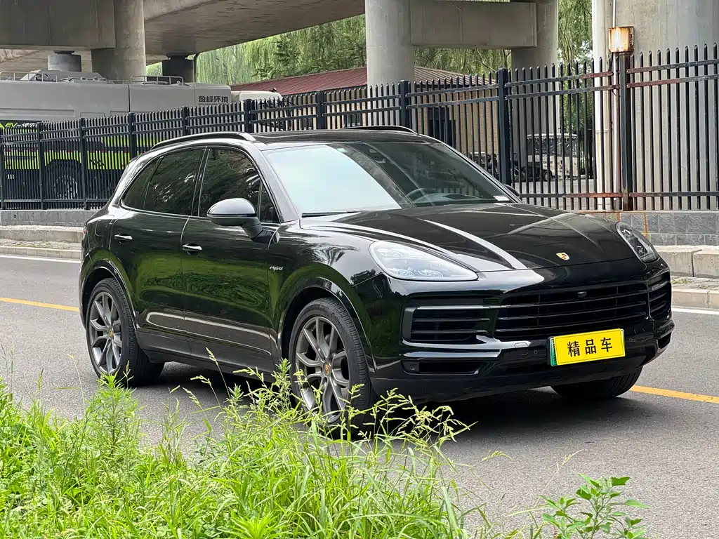 Porsche Cayenne Hybrid 2022