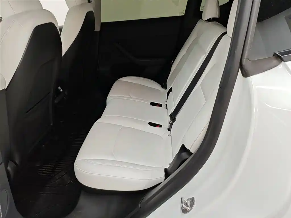 Tesla Model Y 2023 — фото 17