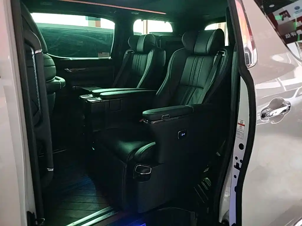 Toyota Alphard 2021 — фото 17