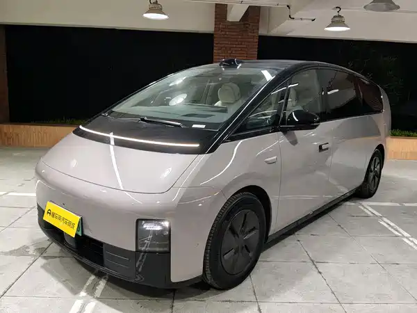 Li Auto MEGA 2024