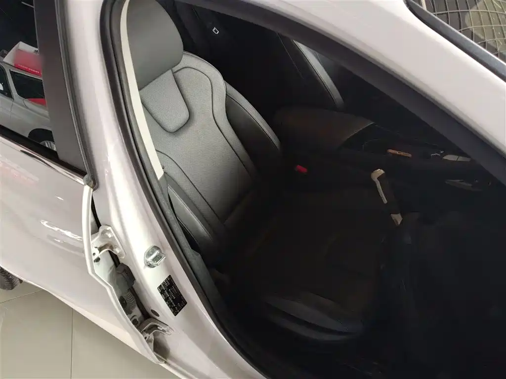 Hyundai Elantra 2023 — фото 25