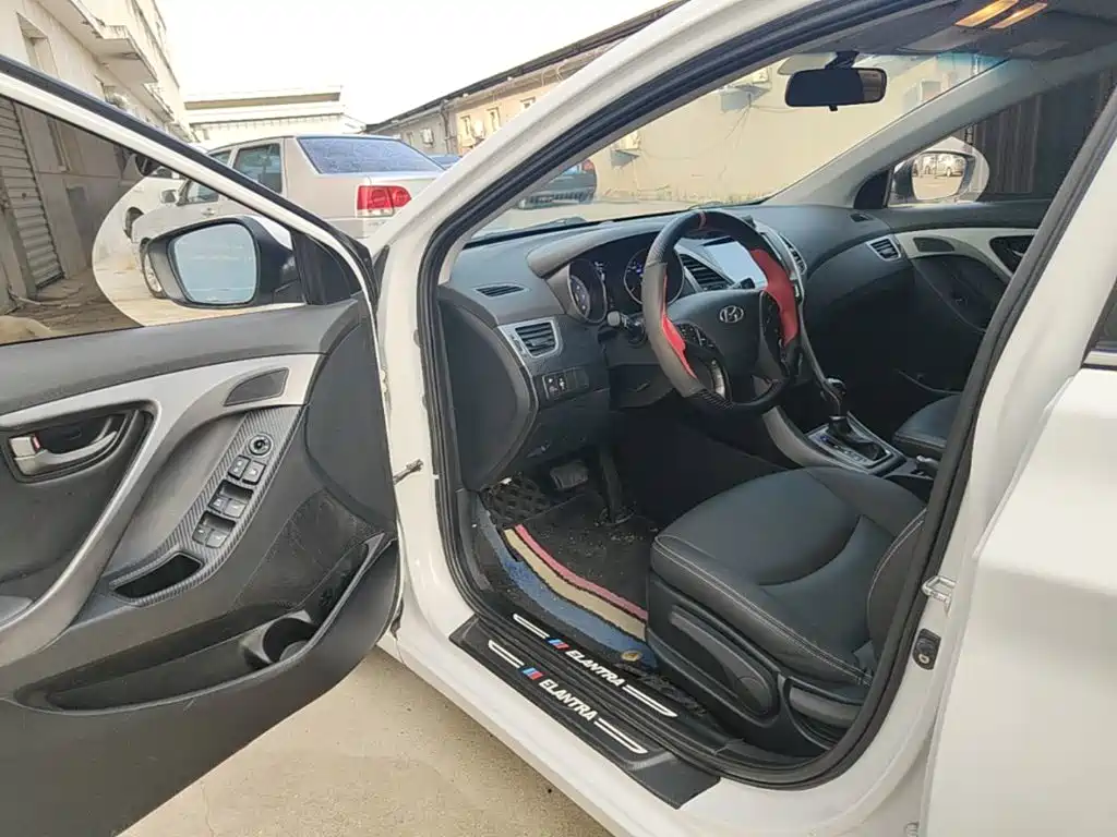 Hyundai Elantra Langdong 2017 — фото 12