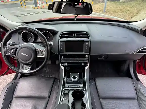 Jaguar XE 2015