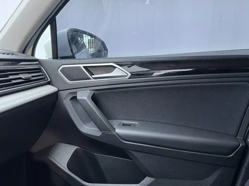 Volkswagen Tiguan L 2022 — фото 15