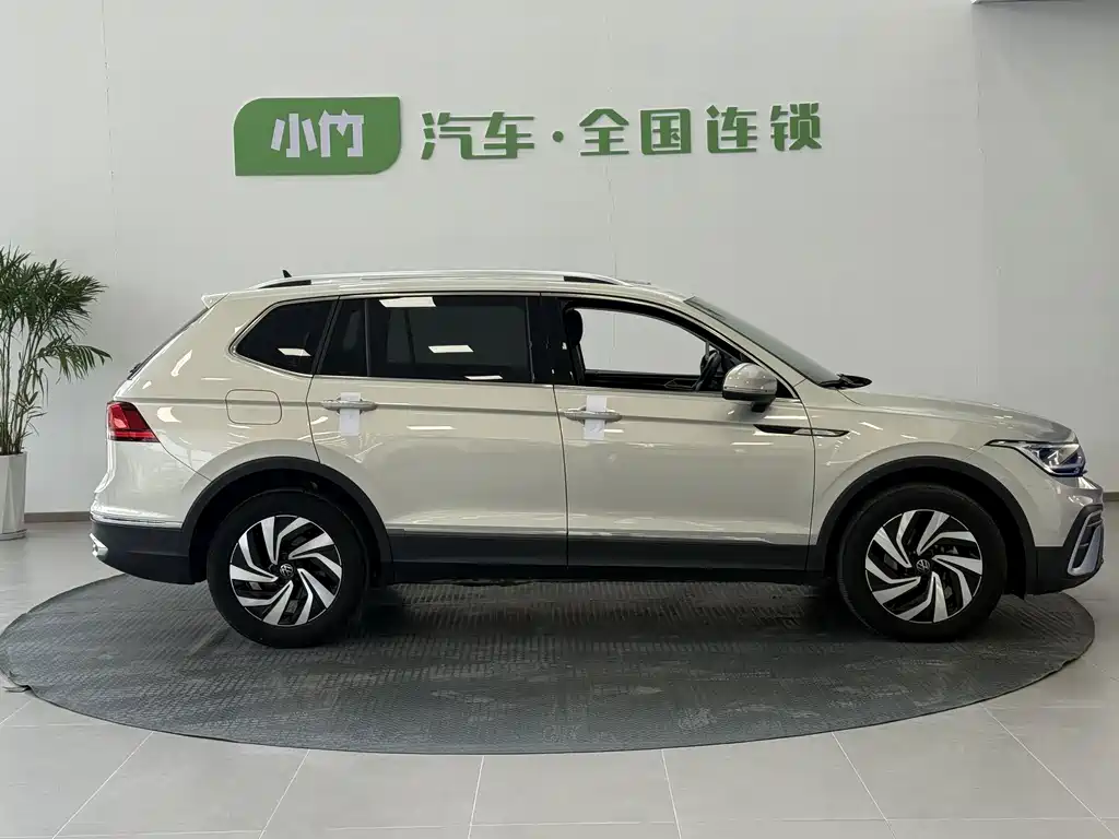 Volkswagen Tiguan L 2023 — фото 5