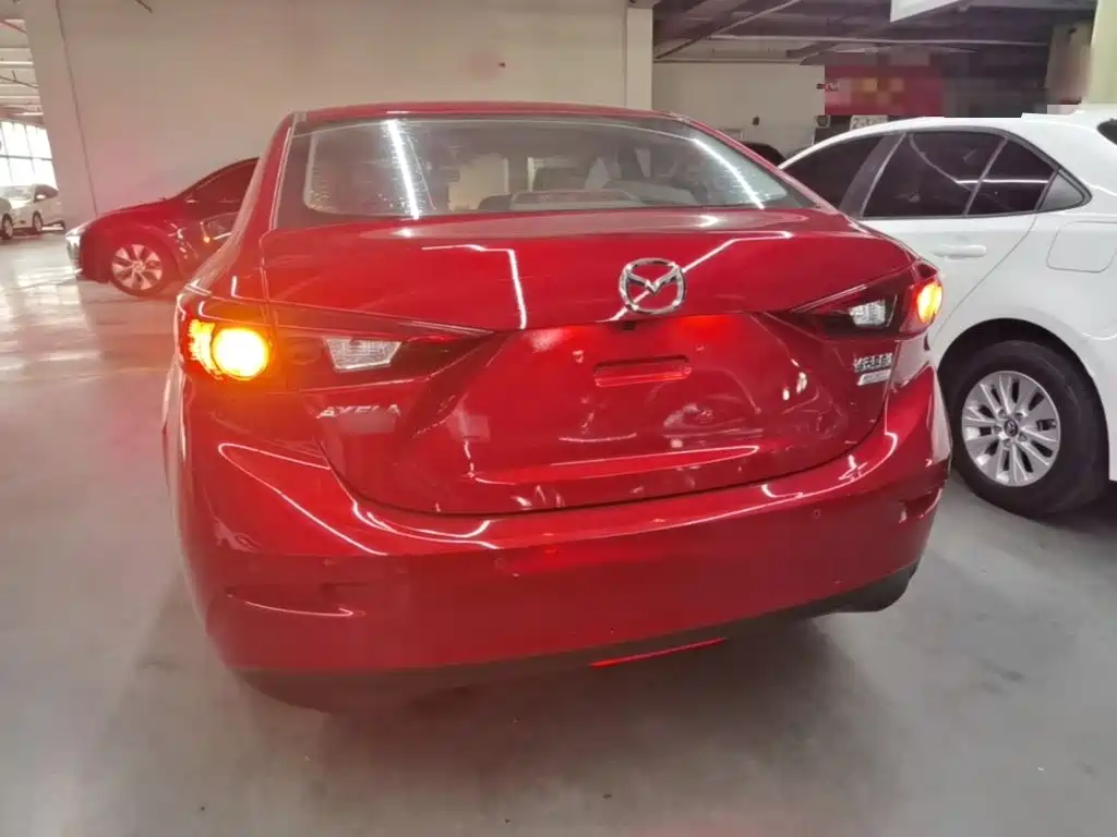Mazda 3 Axela 2015
