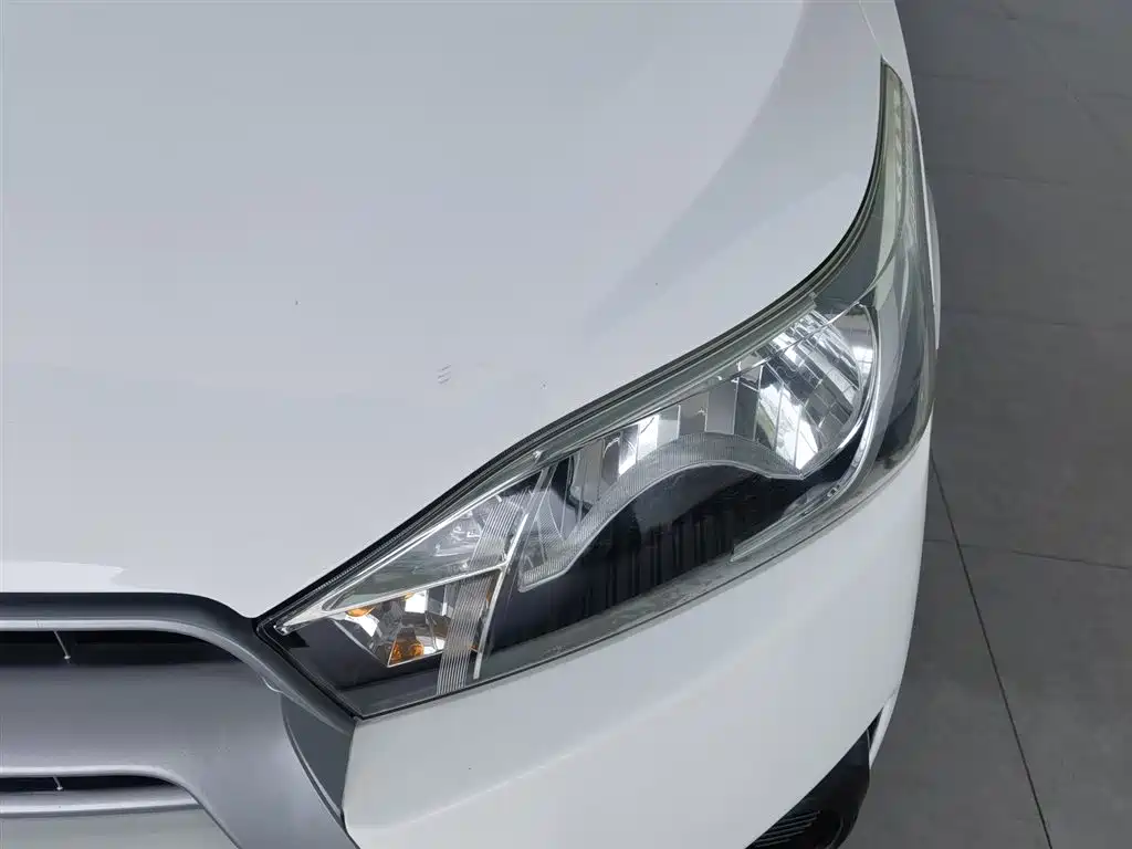 Toyota Yaris L 2015