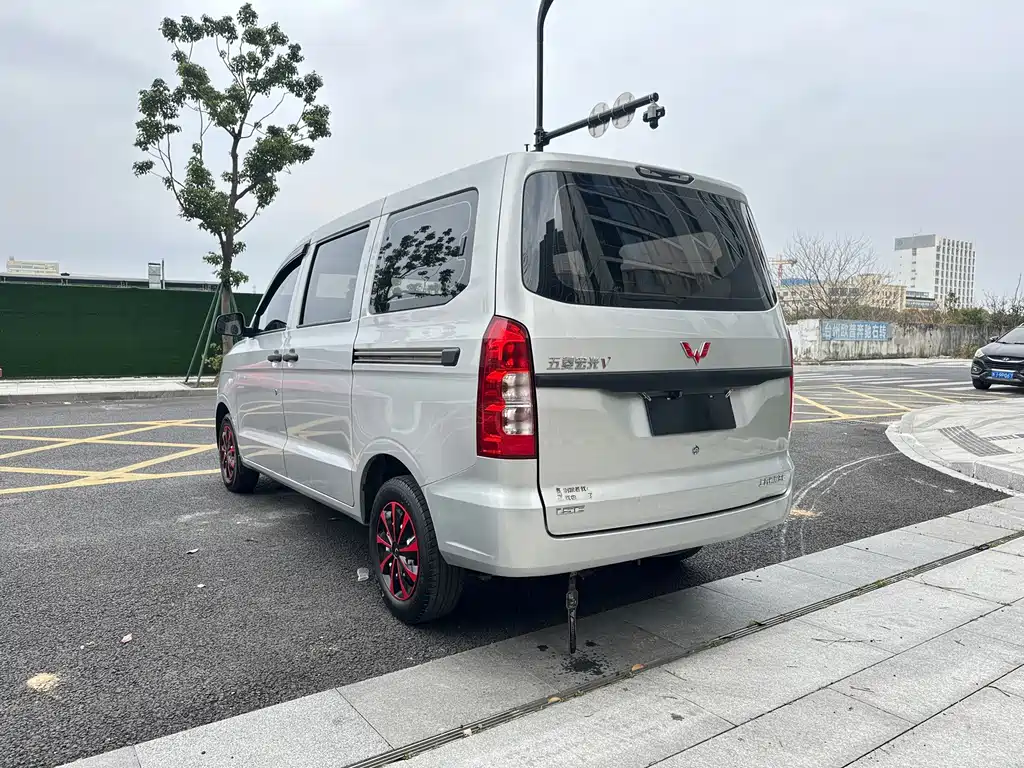 Wuling Hongguang V 2024