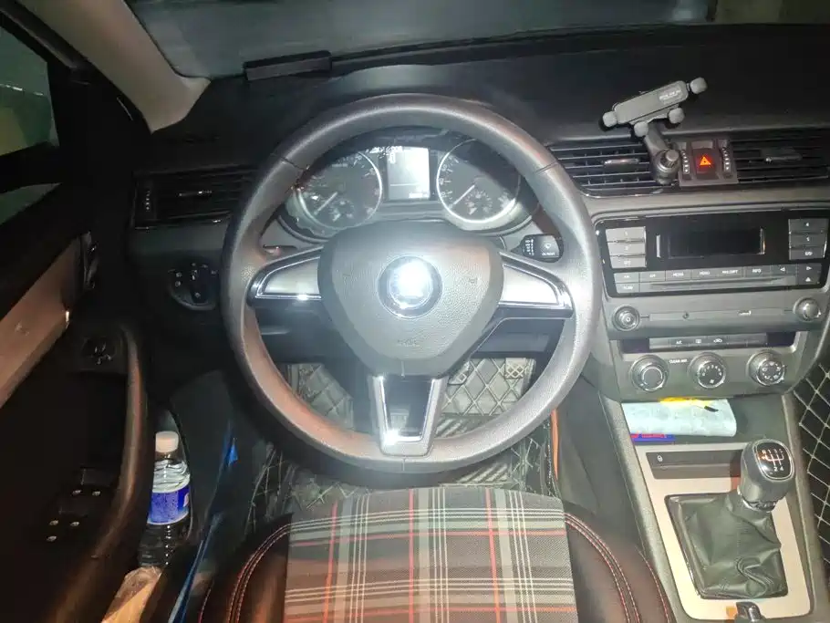 Skoda Octavia 2016 — фото 15