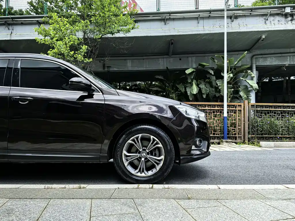 Borgward BX7 2019 — фото 10