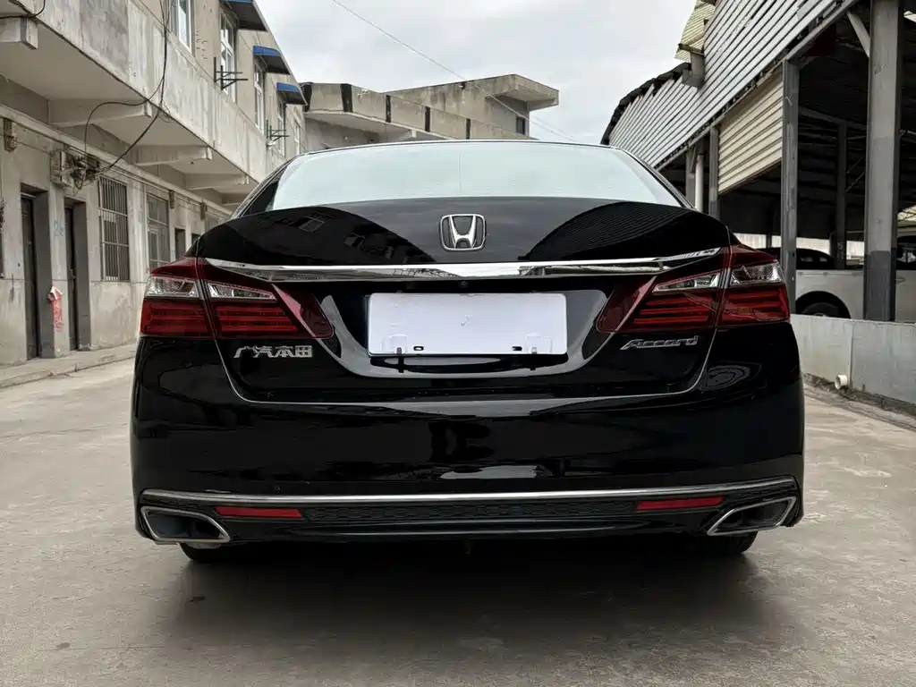 Honda Accord 2017 — фото 15