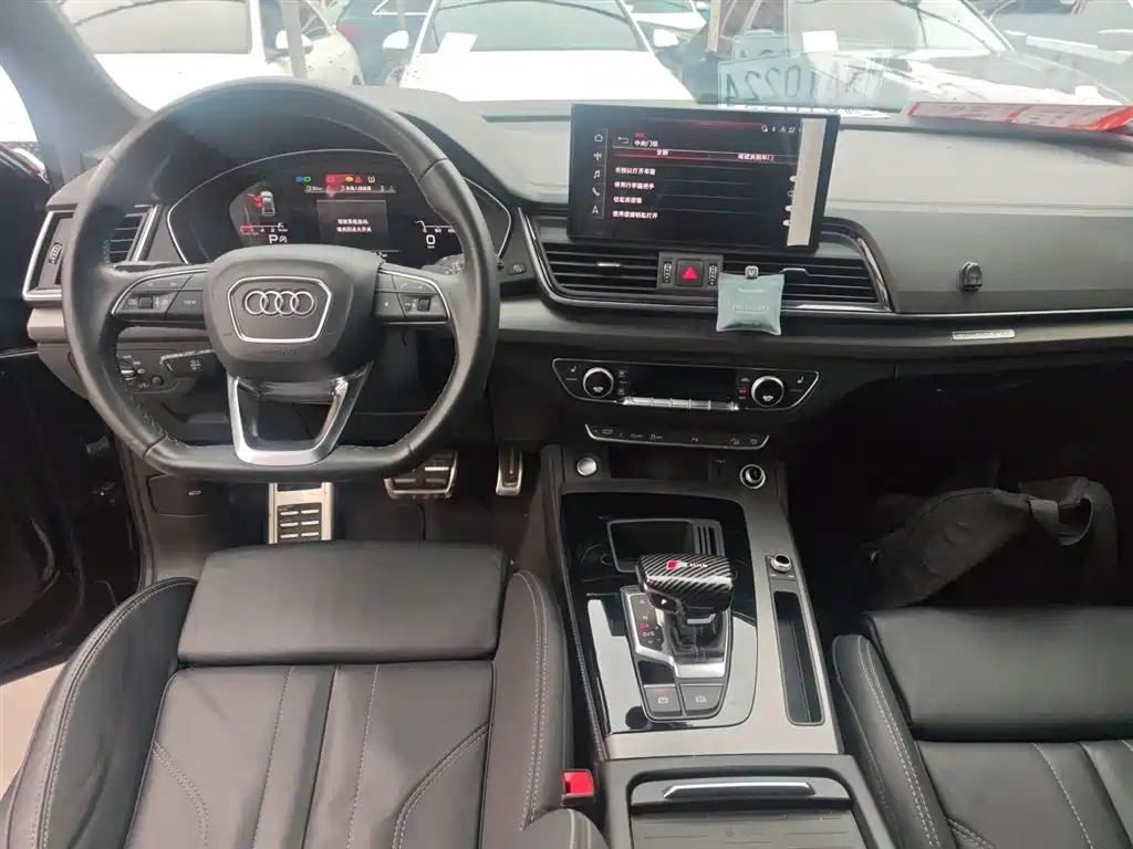 Audi Q5L 2023 — фото 10