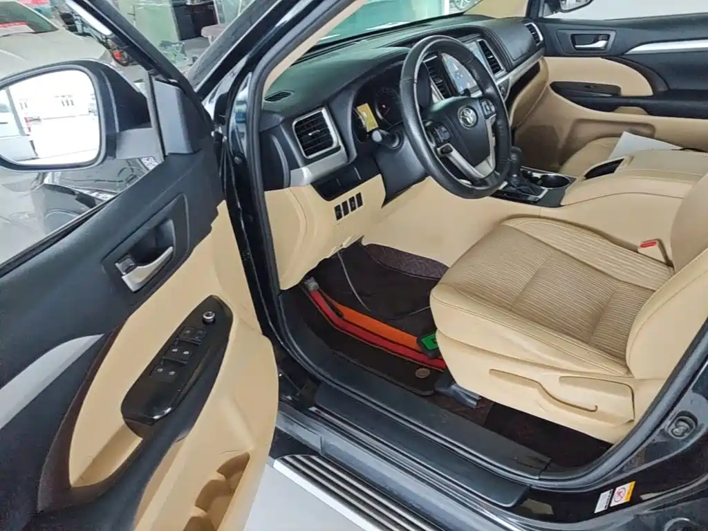 Toyota Highlander 2022 — фото 16