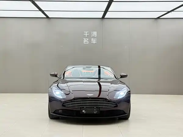 Aston Martin DB11 2019