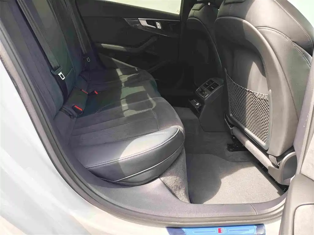 Audi A4L 2024