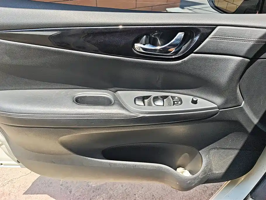 Nissan Tiida 2016