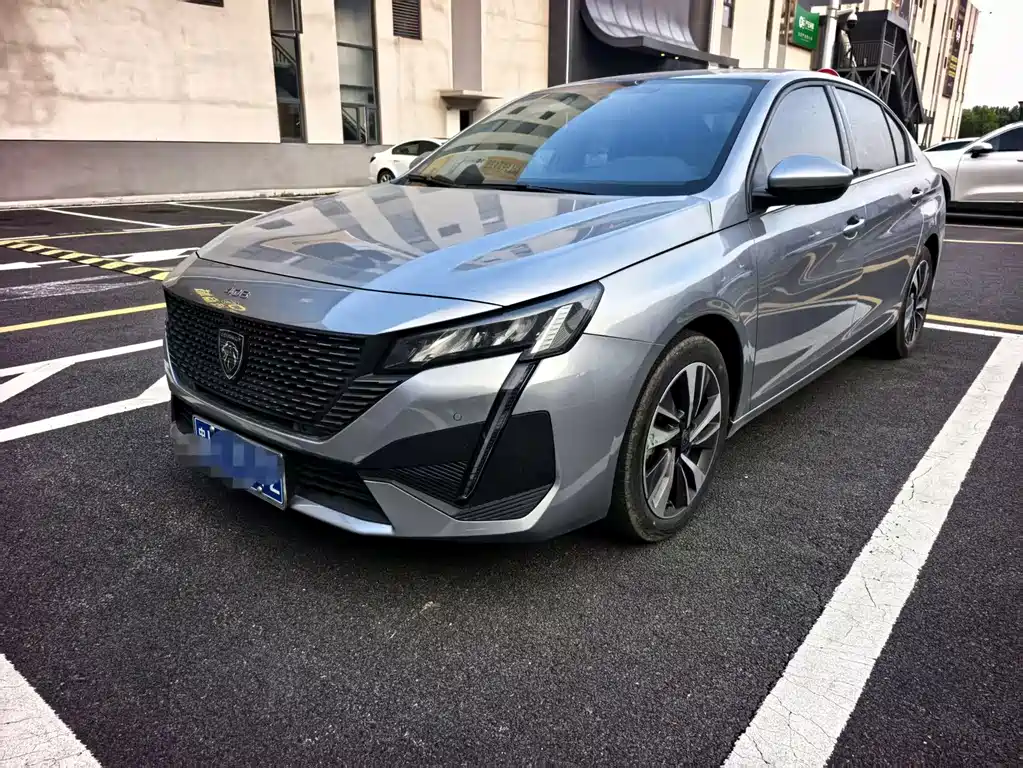 Peugeot 408 2025 — фото 1