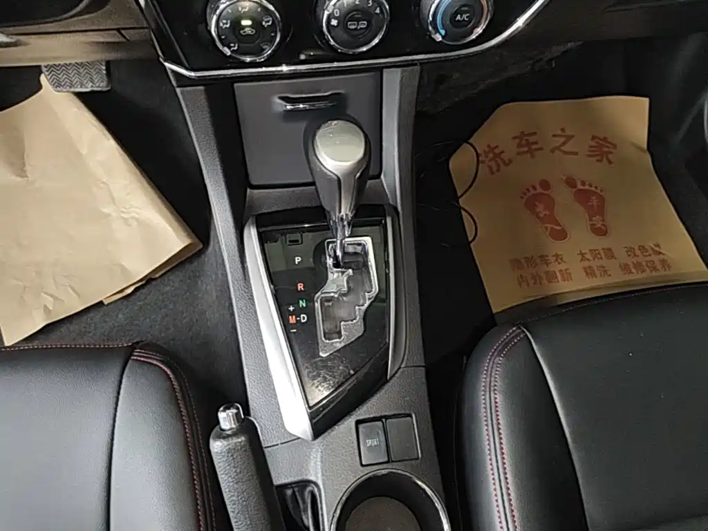 Toyota Corolla 2015 — фото 14