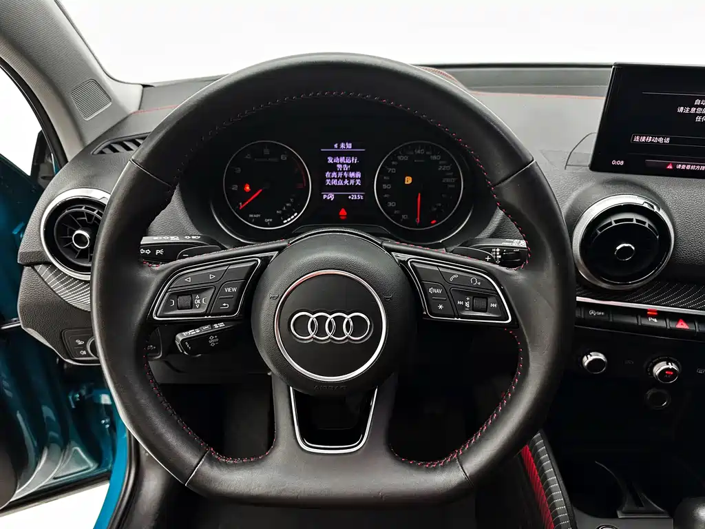 Audi Q2L 2022 — фото 11