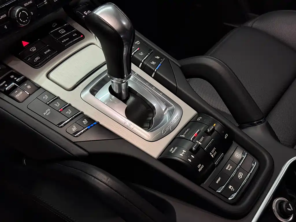 Porsche Cayenne 2016 — фото 10
