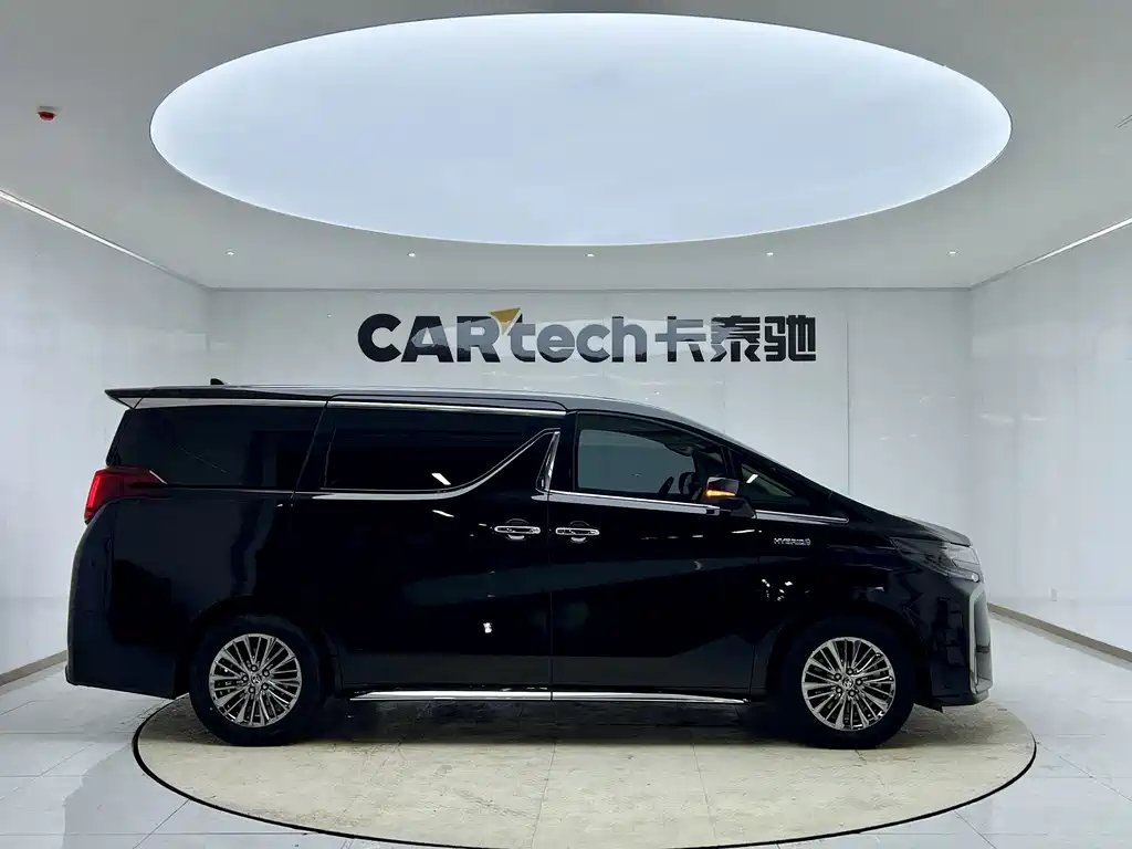 Toyota Alphard 2023 — фото 9