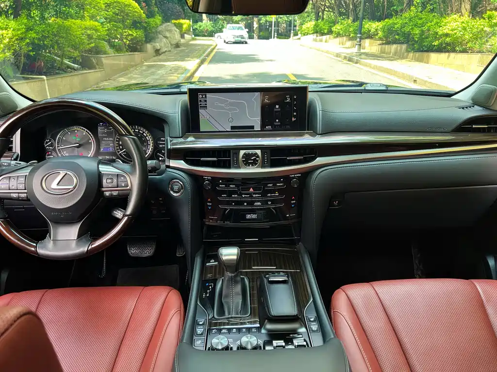 Lexus LX 2019