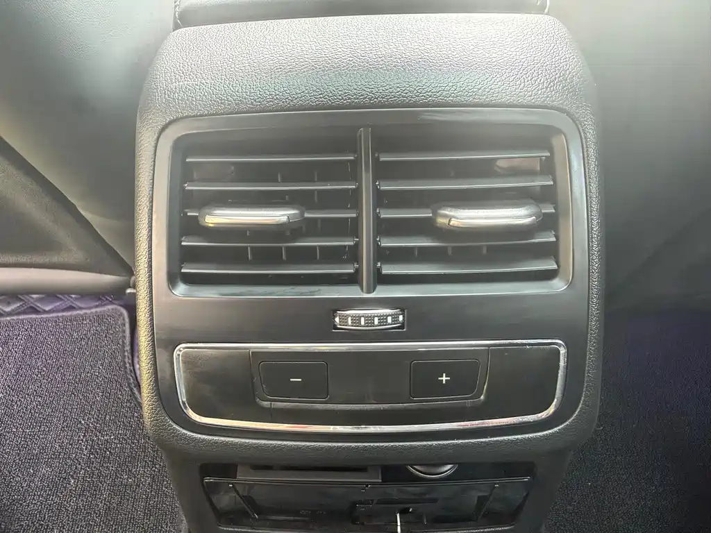 Audi A4L 2017 — фото 16