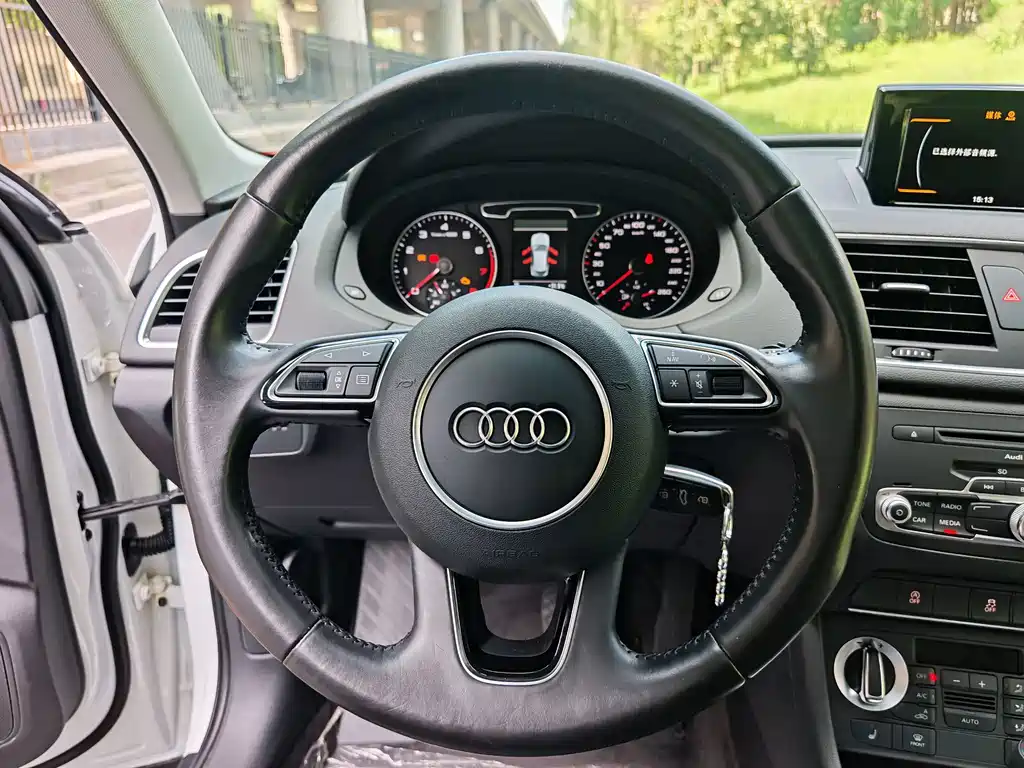 Audi Q3 2015 — фото 8
