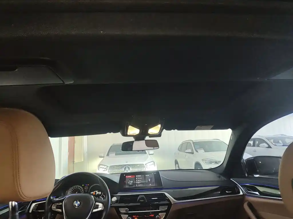 BMW 5 Series 2018 — фото 18
