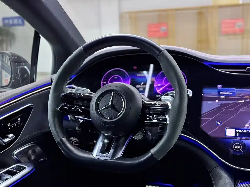 Mercedes-Benz EQE AMG 2023 — фото 17