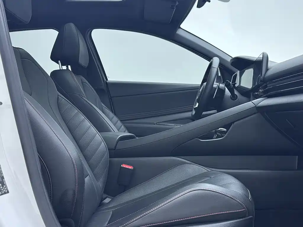 Hyundai Elantra 2022 — фото 8