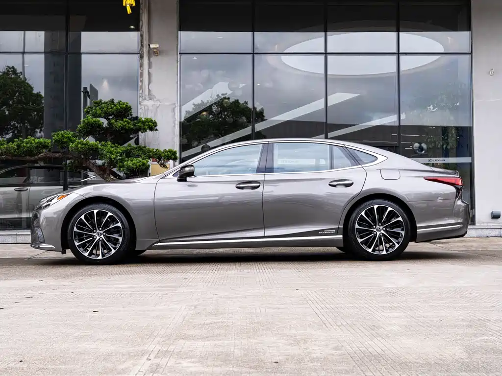 Lexus LS 2021