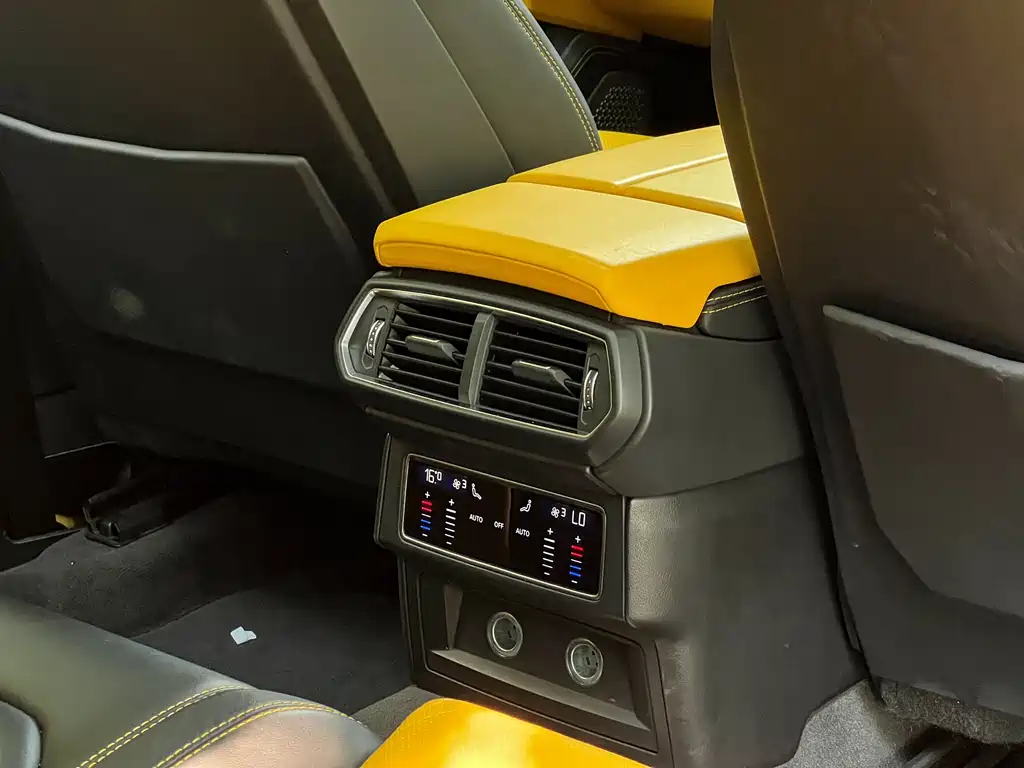 Lamborghini Urus 2019 — фото 18