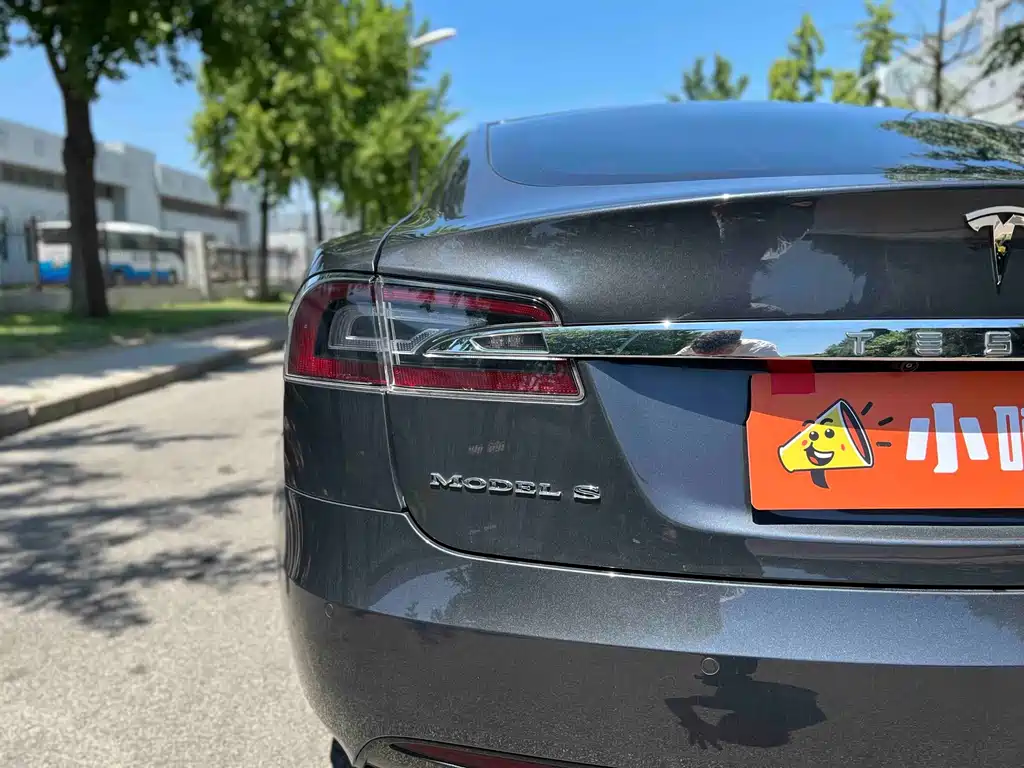 Tesla Model S 2016 — фото 31