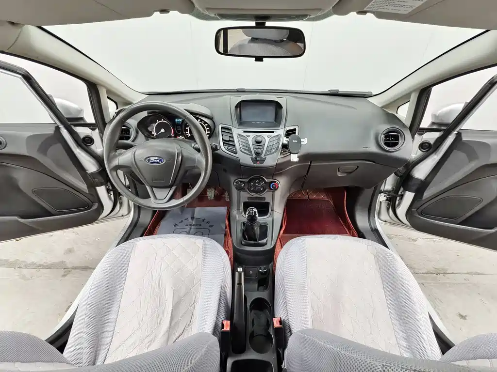 Ford Fiesta 2014 — фото 13