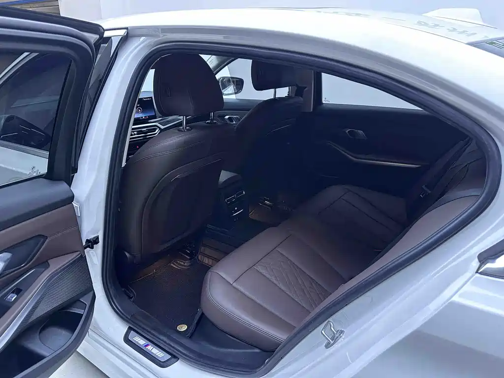 BMW 3 Series 2023 — фото 10