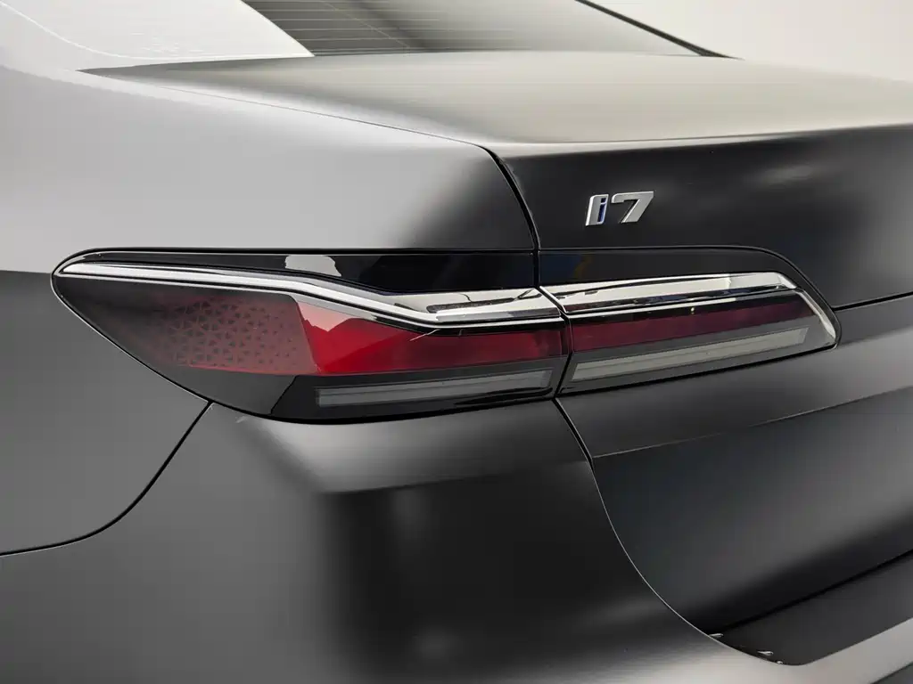 BMW i7 2023 — фото 13