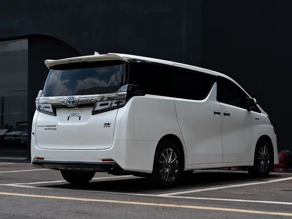 Toyota Vellfire 2022 — фото 15
