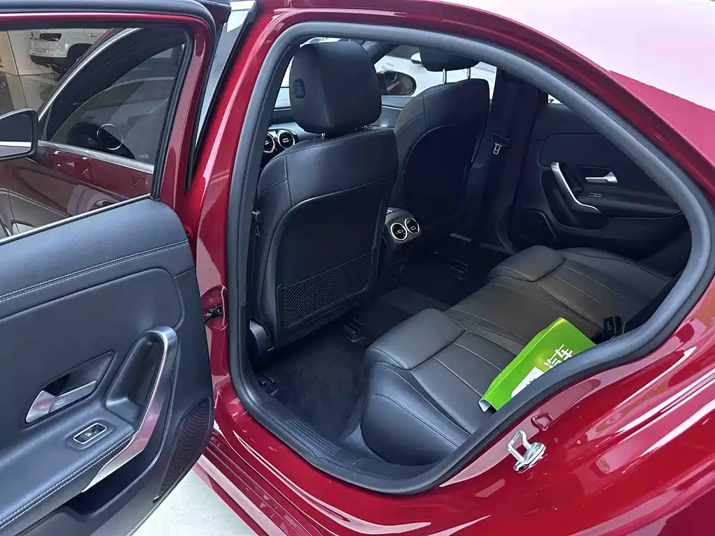 Mercedes-Benz A-Class 2022 — фото 9