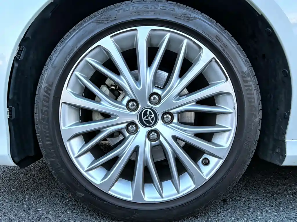 Toyota Camry 2019 — фото 23