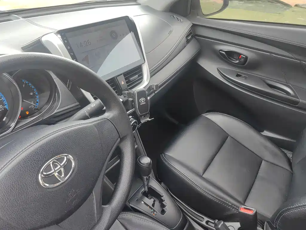 Toyota Yaris L 2019 — фото 6