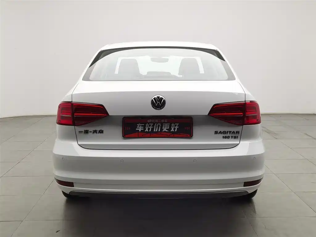 Volkswagen Sagitar 2018