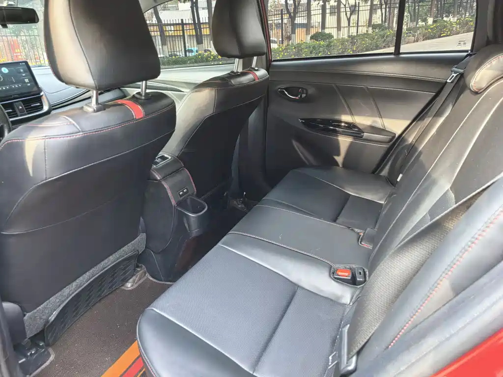 Toyota Yaris L 2022 — фото 11