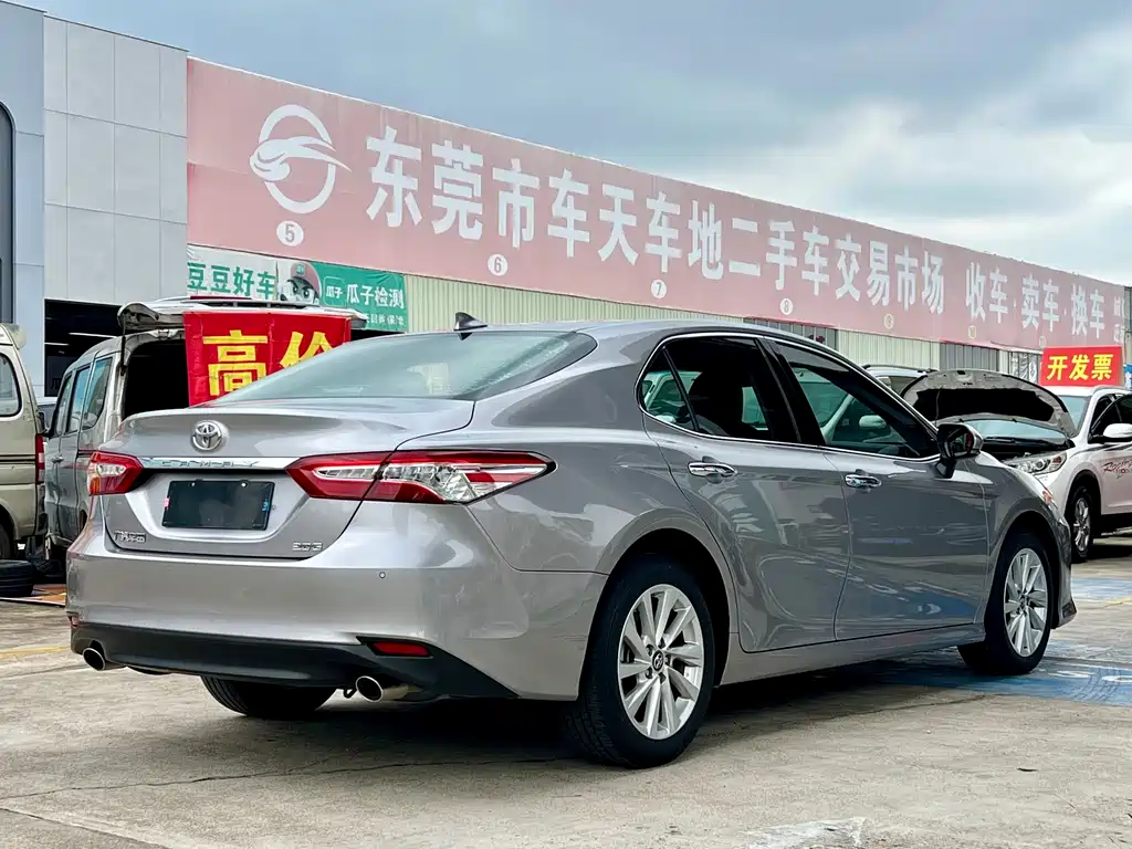 Toyota Camry 2022 — фото 7