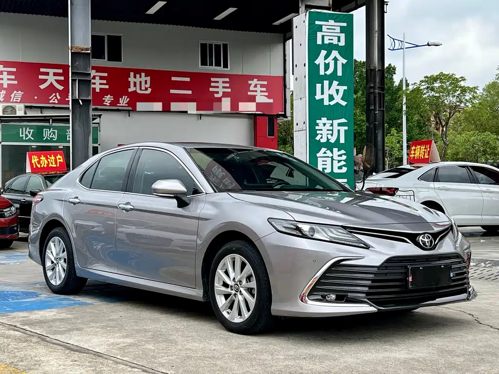 Toyota Camry 2022 — фото 3