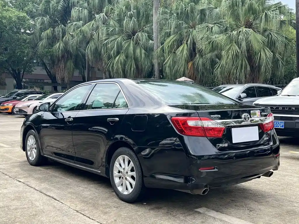 Toyota Camry 2013 — фото 9