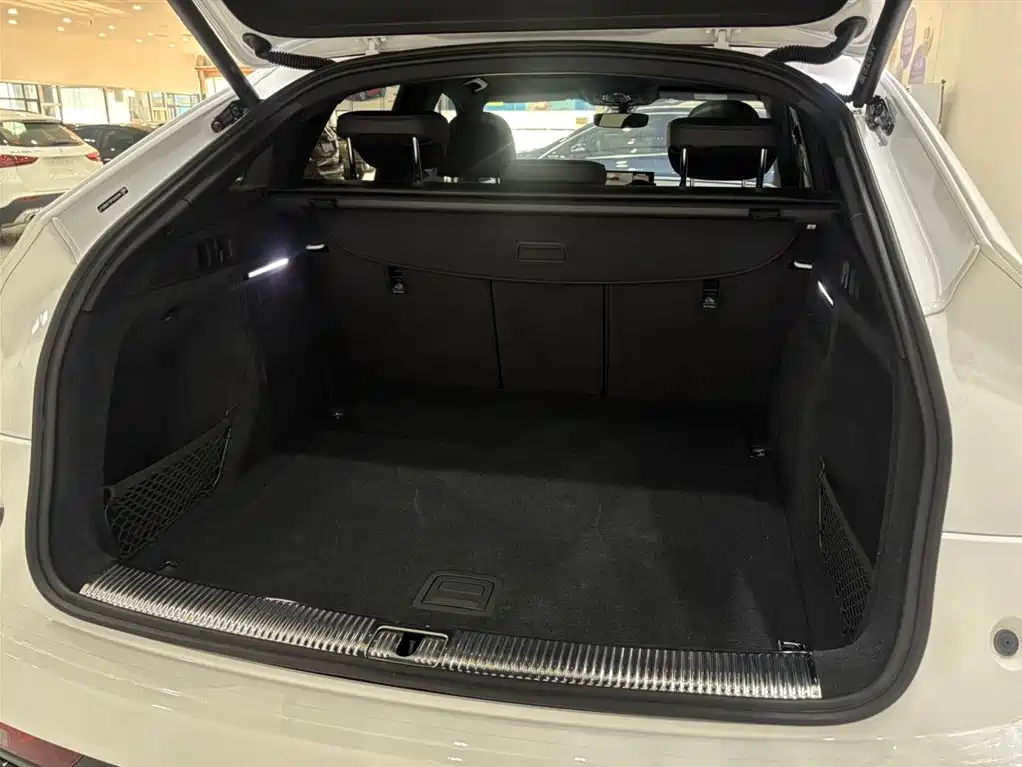 Audi Q5L Sportback 2023 — фото 4