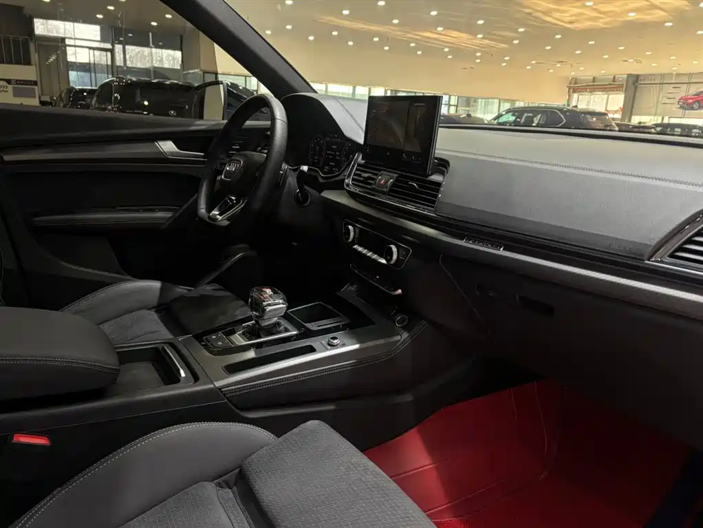 Audi Q5L Sportback 2023 — фото 3